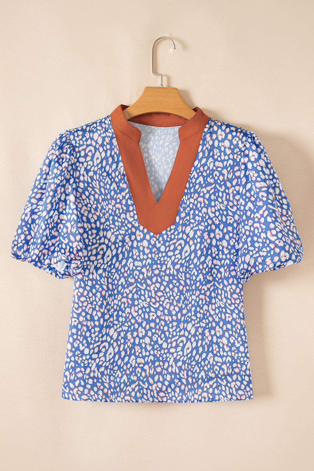 Leopard Print Spot Contrast V Neck Half Puff Sleeve Shirt