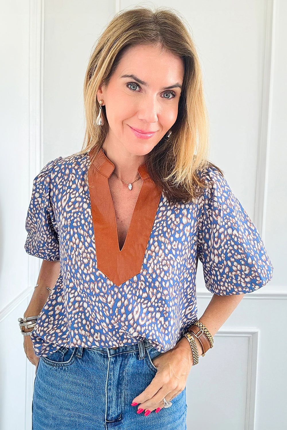 Leopard Print Spot Contrast V Neck Half Puff Sleeve Shirt