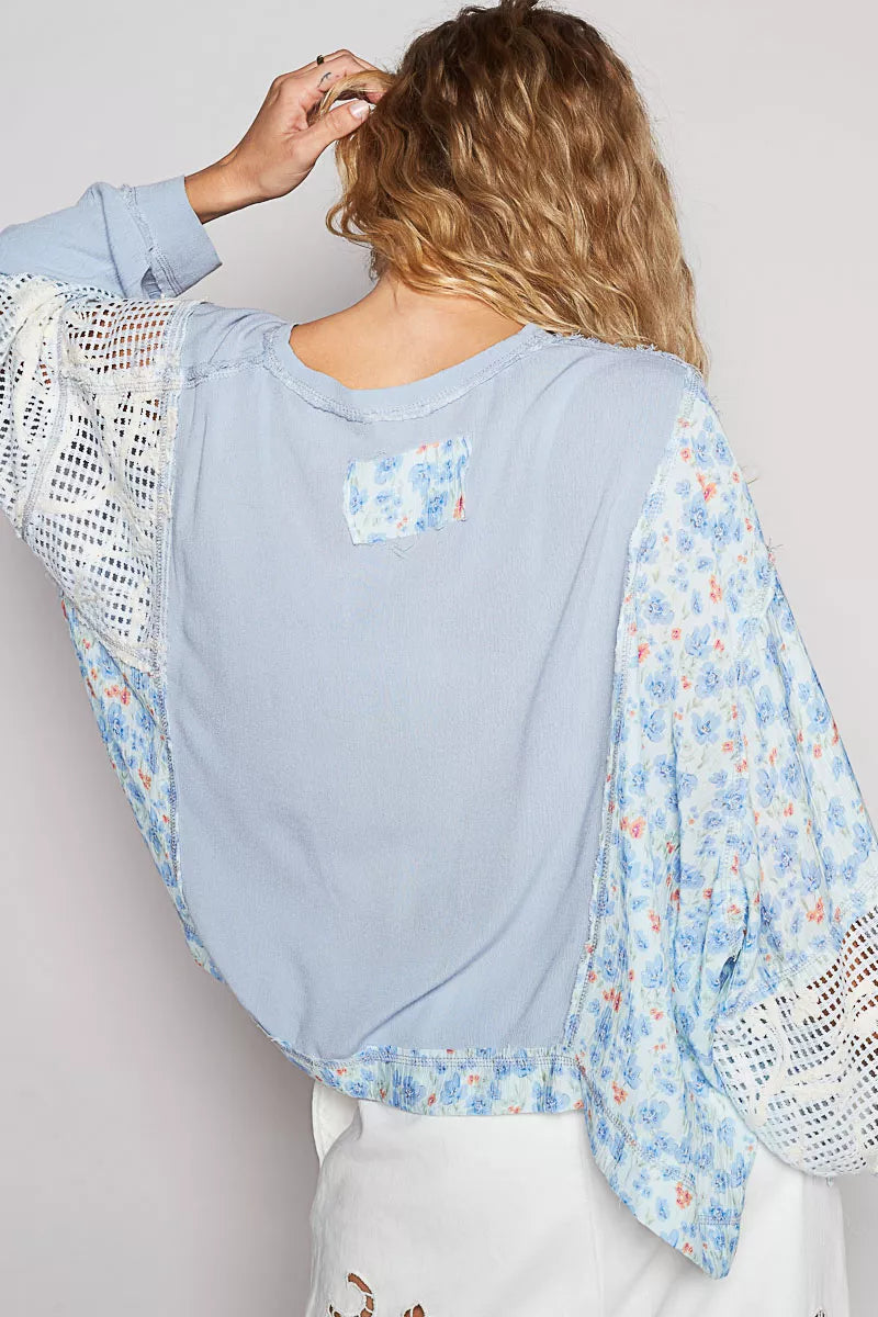 Round Neck Cropped Gauze Floral Pattern Top with Overlock Stitch Detail