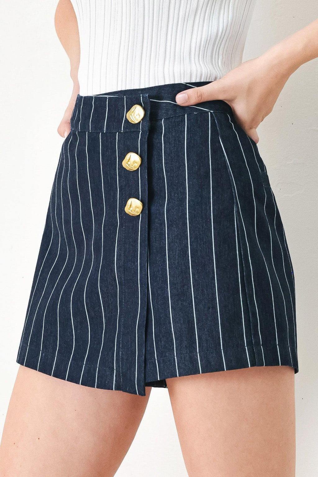 BOSS BABE STRIP WOVEN SKORT