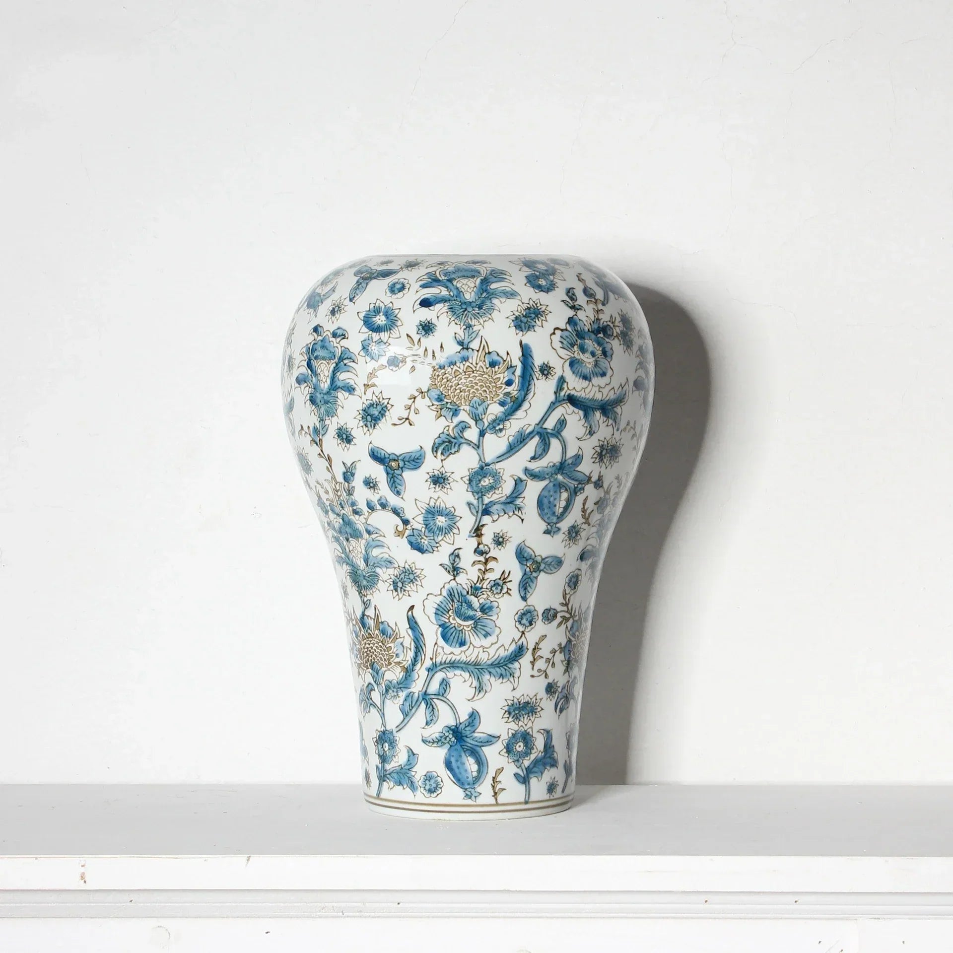 DecorBites™ Blue and White Porcelain Ceramic Vase Chinese Retro Style Home Decoration Flowerpot
