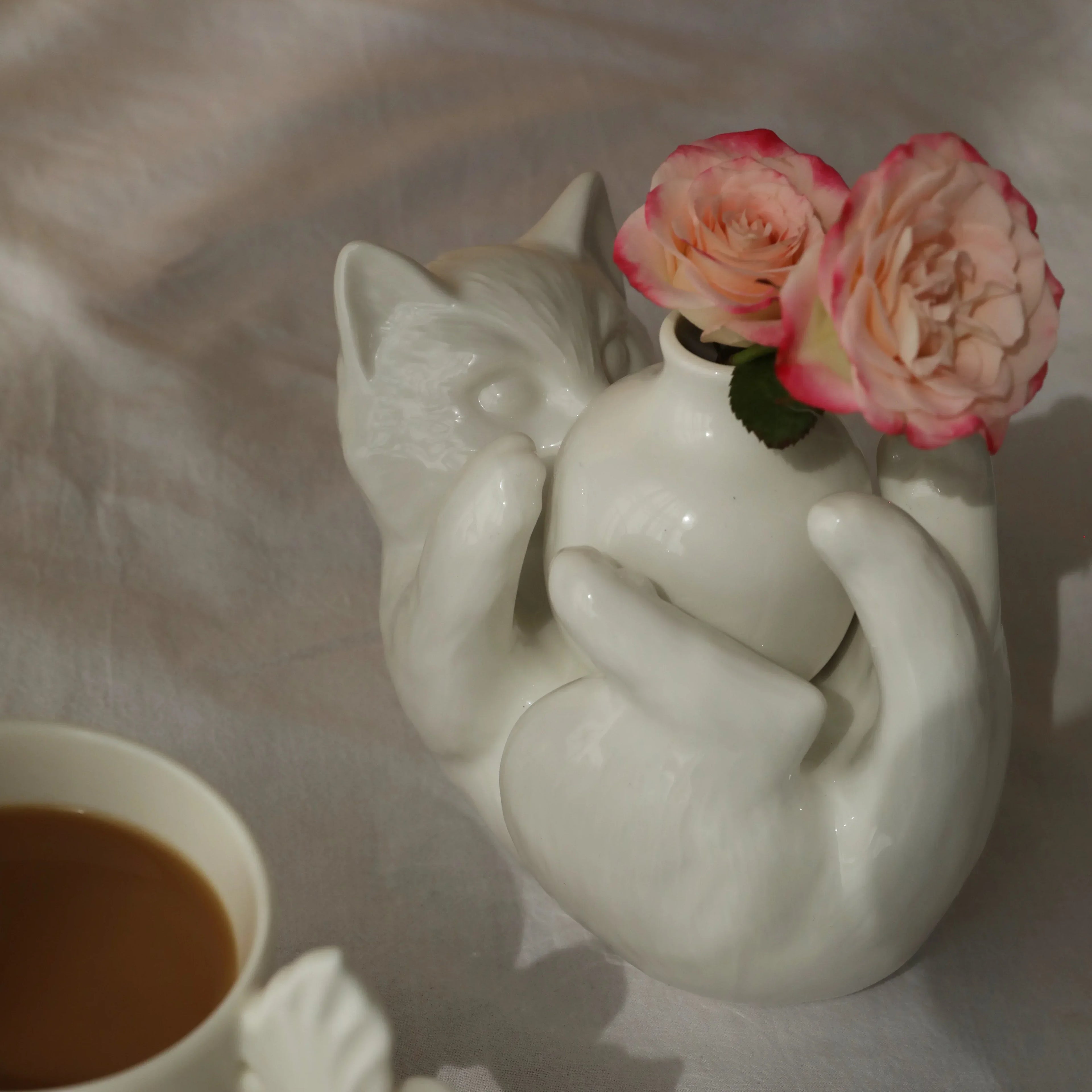 DecorBites™ Cat Cartoon Vase: Cute Cat Sculpture Aromatherapy Base for Home Decor