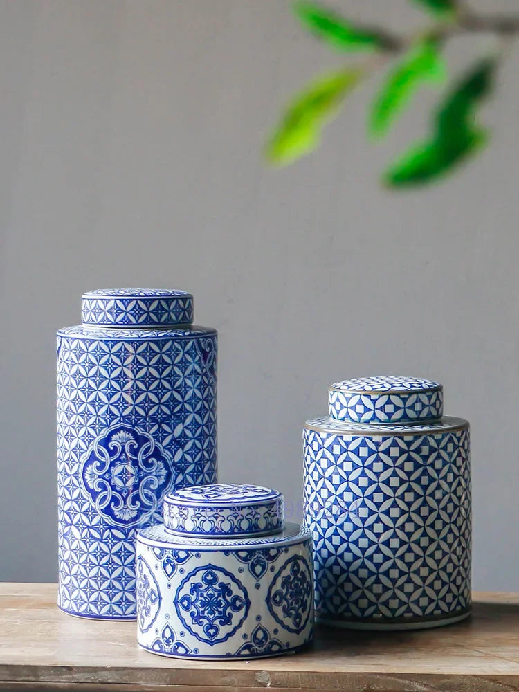 DecorBites™ Chinese Retro Ceramics Golden Vase with Cover for Home Décor and Organization
