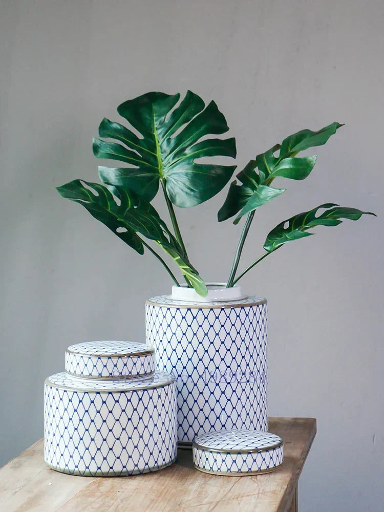 DecorBites™ Chinese Retro Ceramics Golden Vase with Cover for Home Décor and Organization