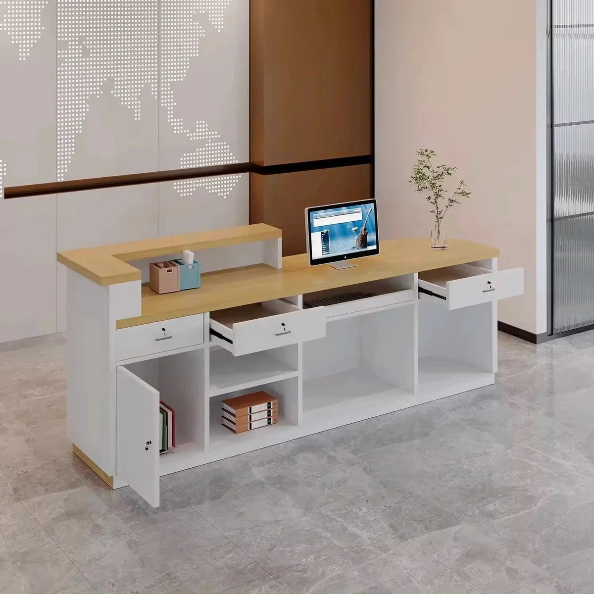 Beatriz · Front Reception Desk