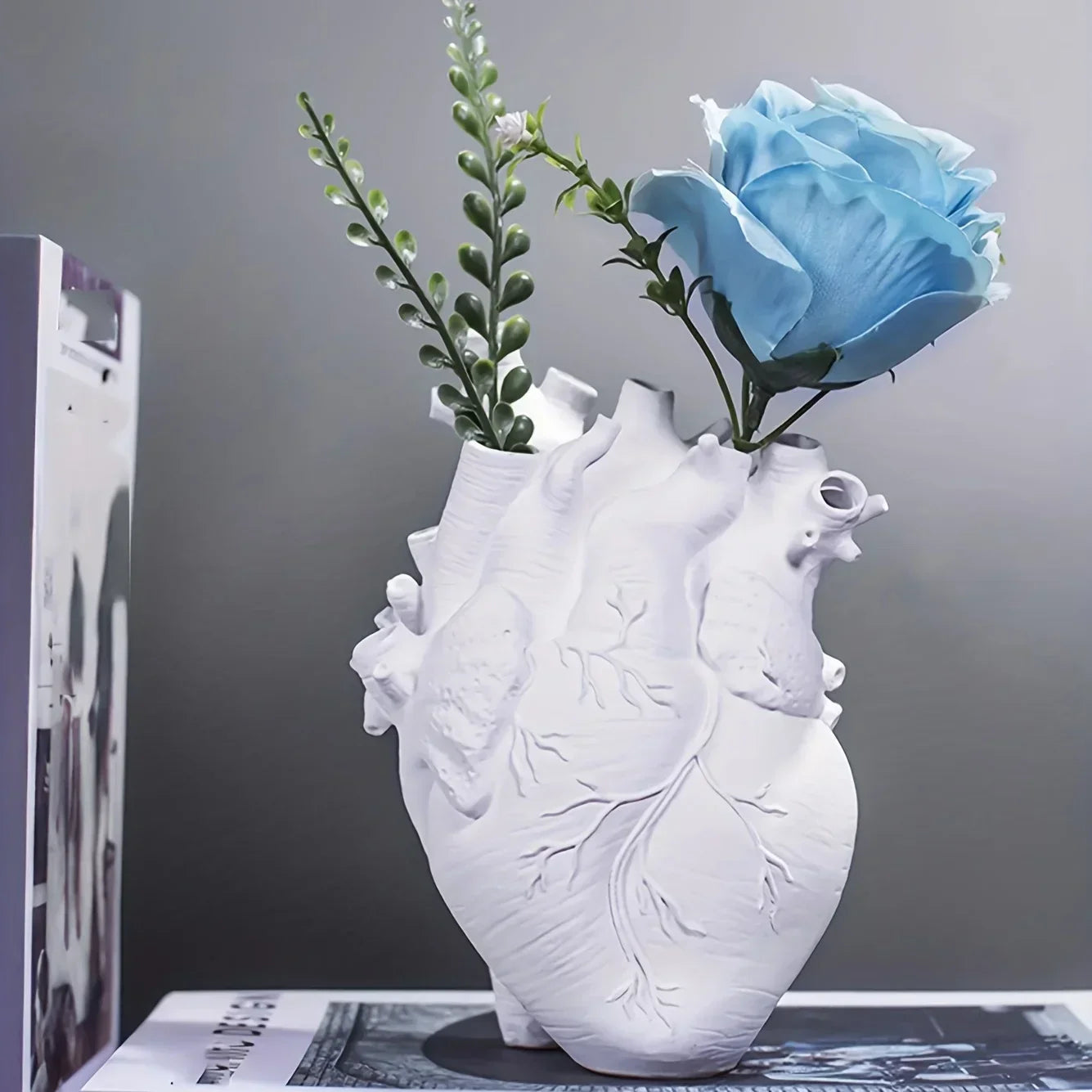 DecorBites™ Anatomical Heart Resin Vase - Glam Decor