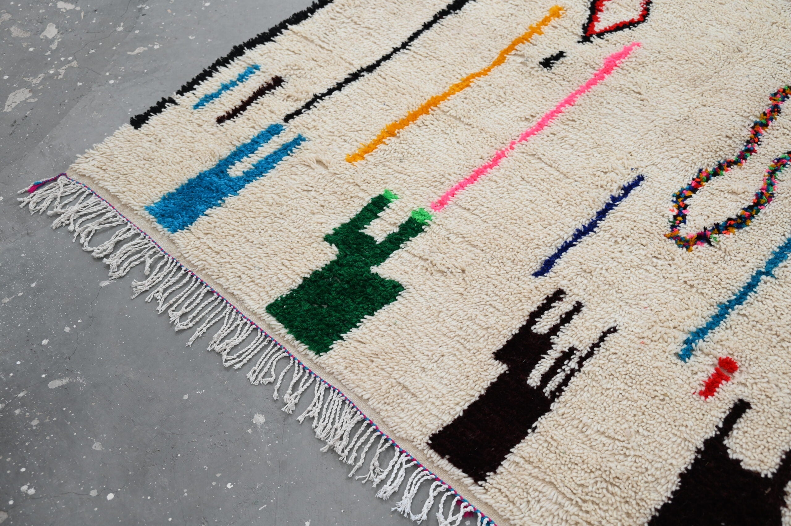 DecorBites™ Handmade Moroccan Azilal Rug - 313x194cm