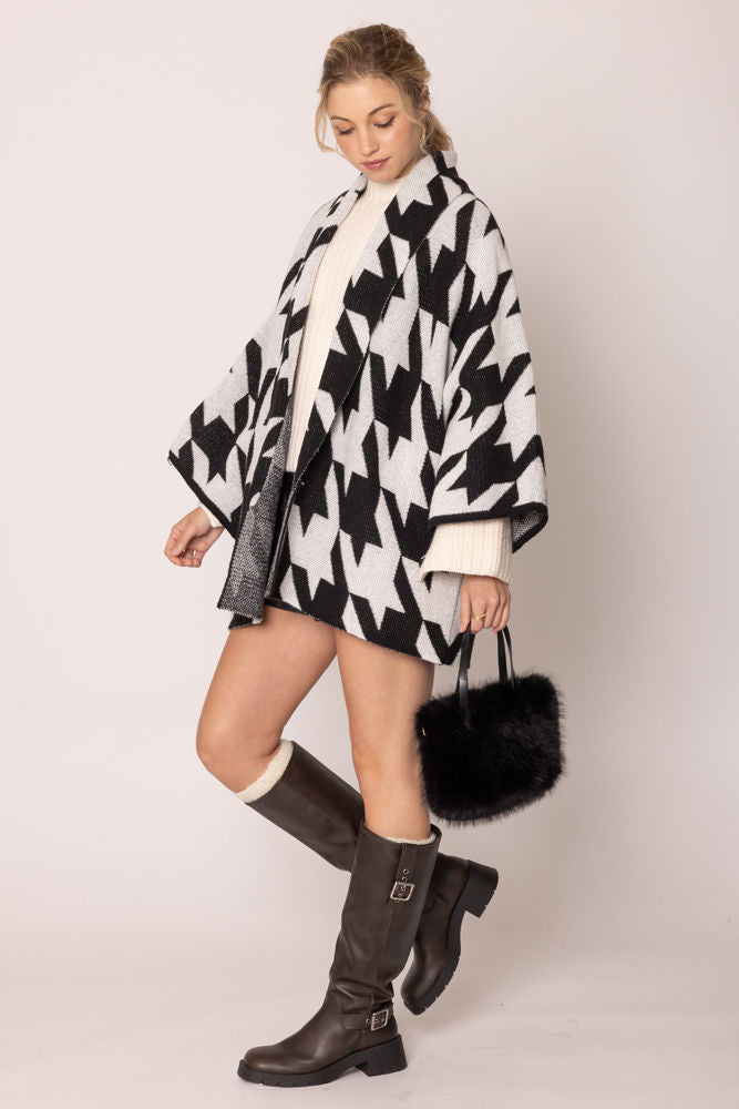 Women’s Houndstooth Knit Cardigan Black White Stylish Chic Layered