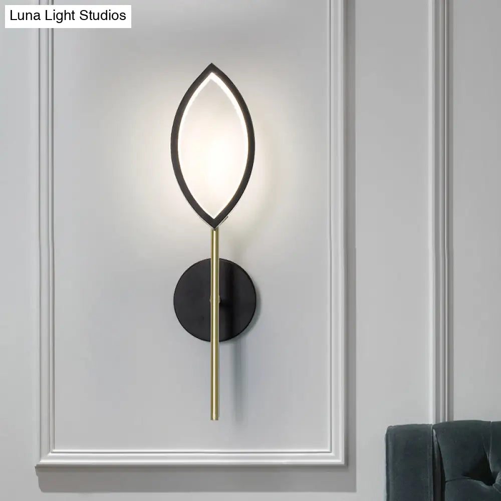 DecorBites™ Modern Leaf-Shaped Metallic Wall Sconce - Black/Gold Finish - LED Wall Light for Living Room