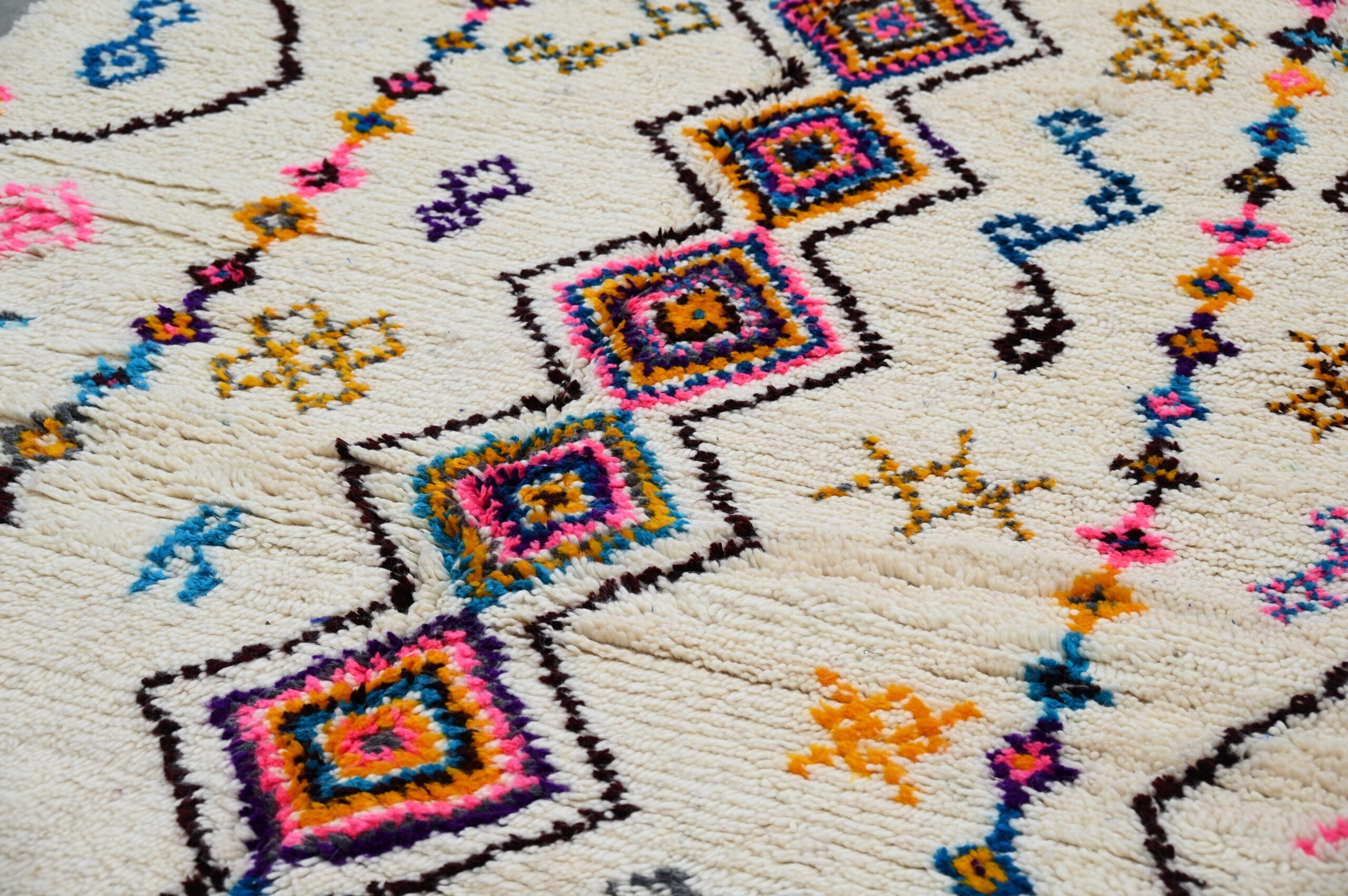 DecorBites™ Moroccan Handmade Traditional Azilal Rug 260 X 155 Cm