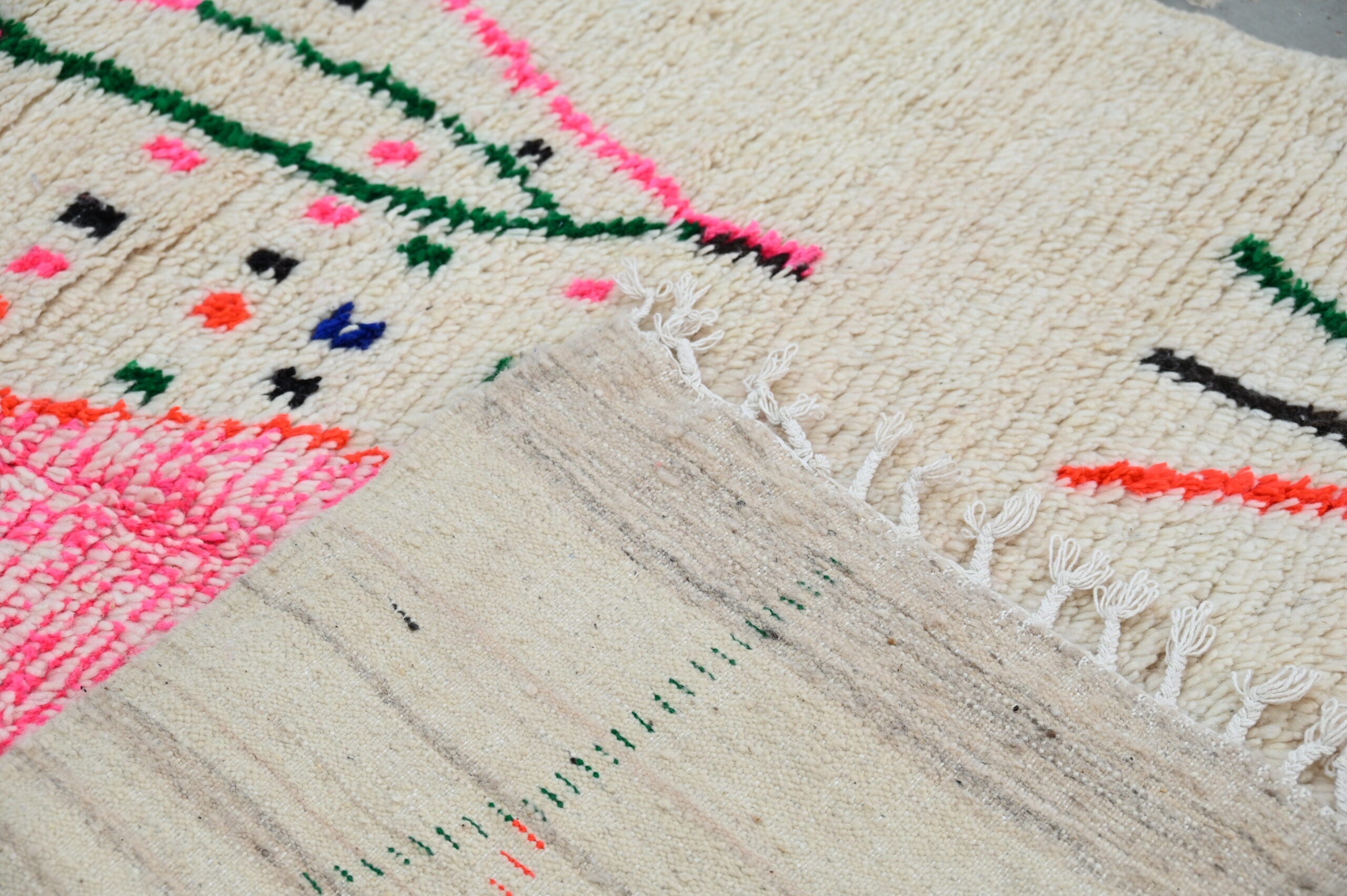 DecorBites™ Moroccan Handmade Traditional Azilal Rug 268 X 157 cm