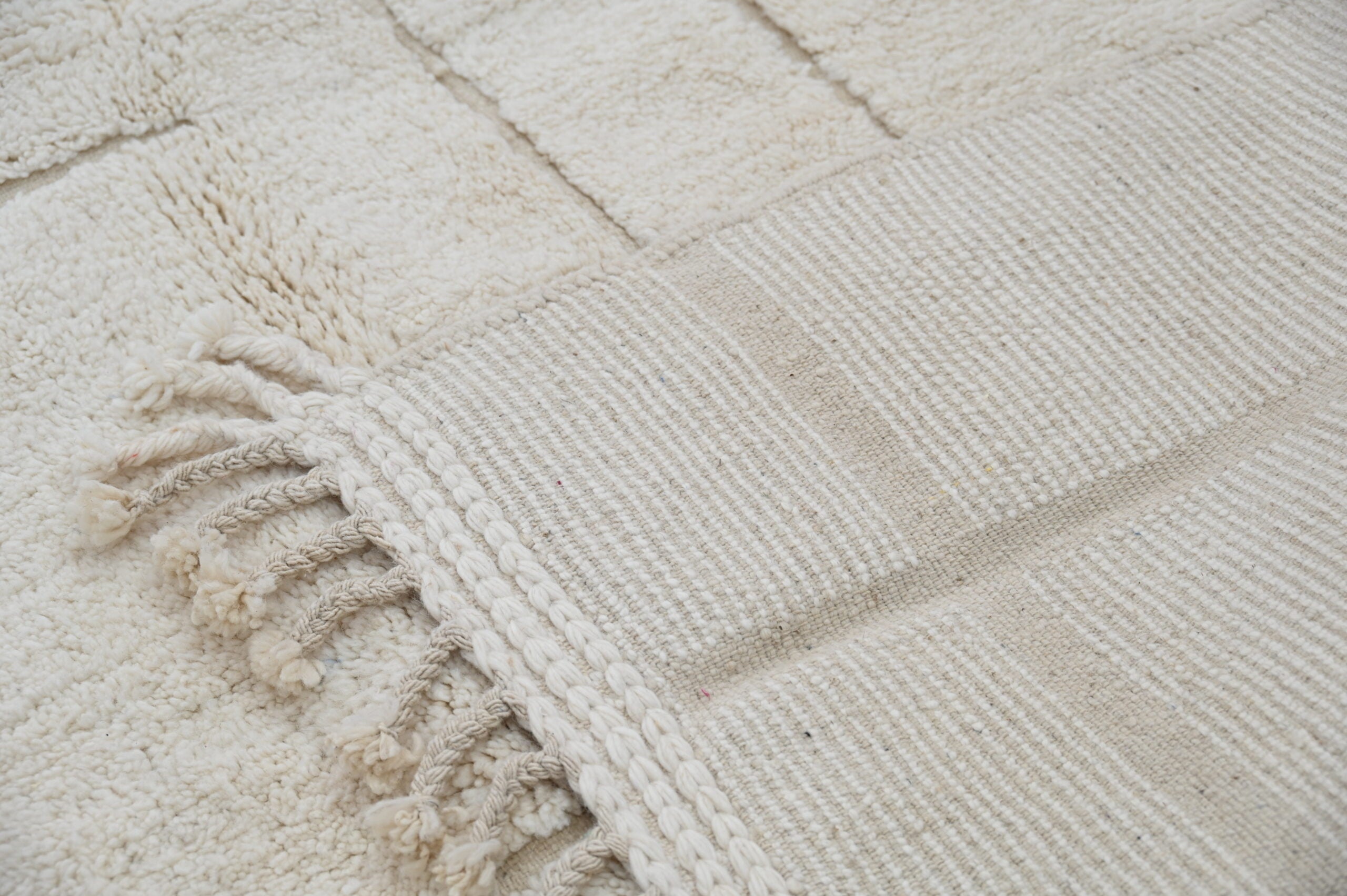 DecorBites™ Moroccan Handmade Traditional Beni Ouarain Carpet 305 X 202 Cm