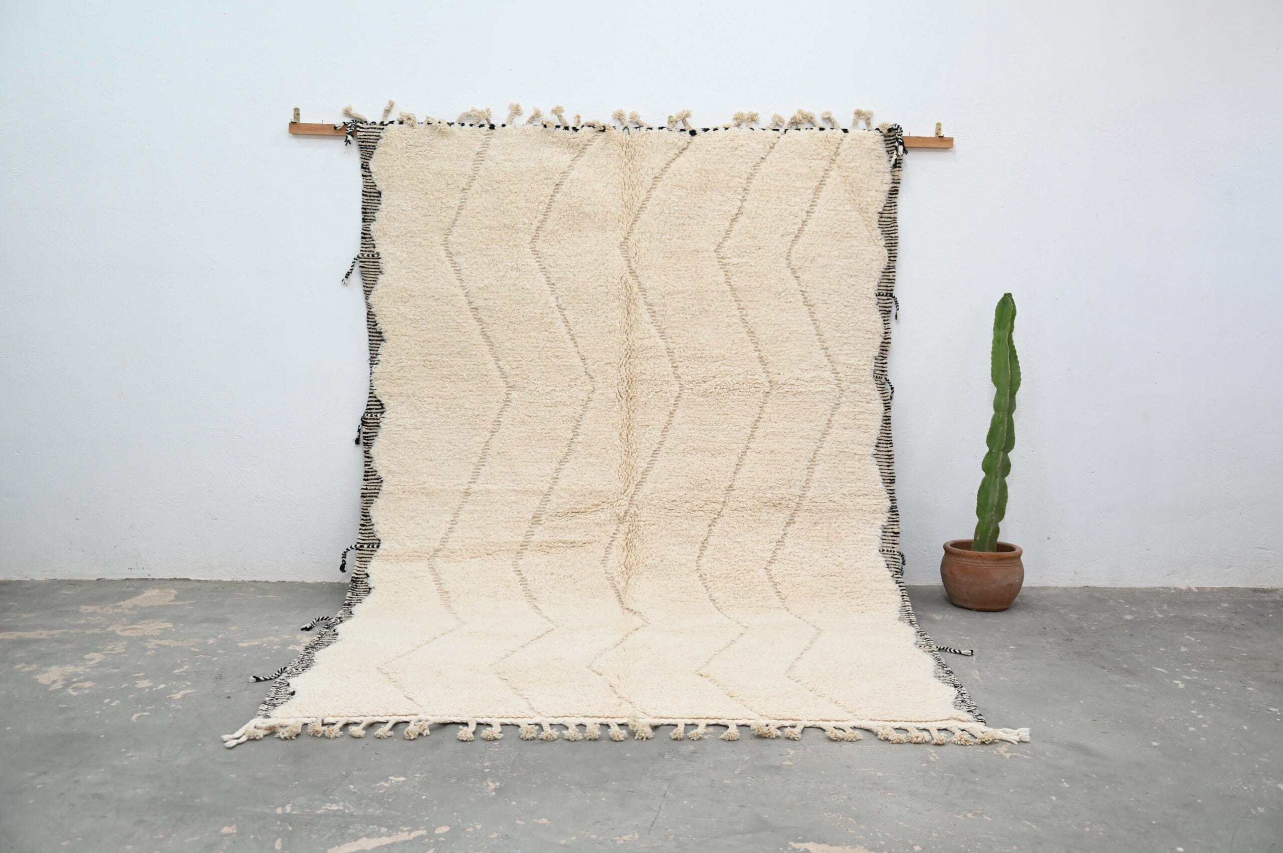 DecorBites™ Moroccan Handmade Traditional Beni Ouarain Rug 290 X 205 Cm