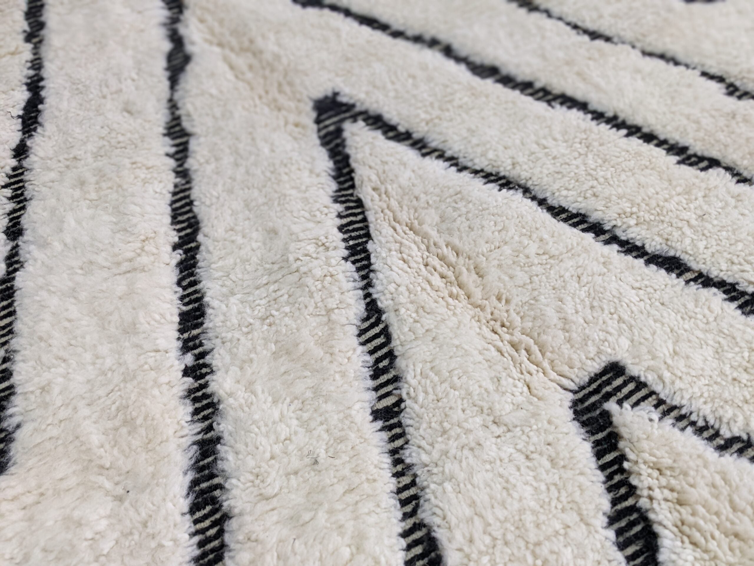 DecorBites™ Moroccan Handmade Traditional Beni Ouarain Rug 290 X 213 Cm