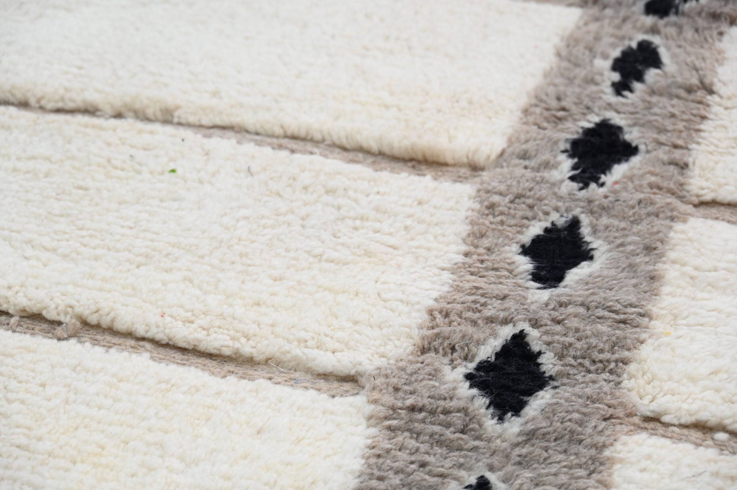 DecorBites™ Moroccan Handmade Traditional Beni Ouarain Rug 303 X 196 Cm