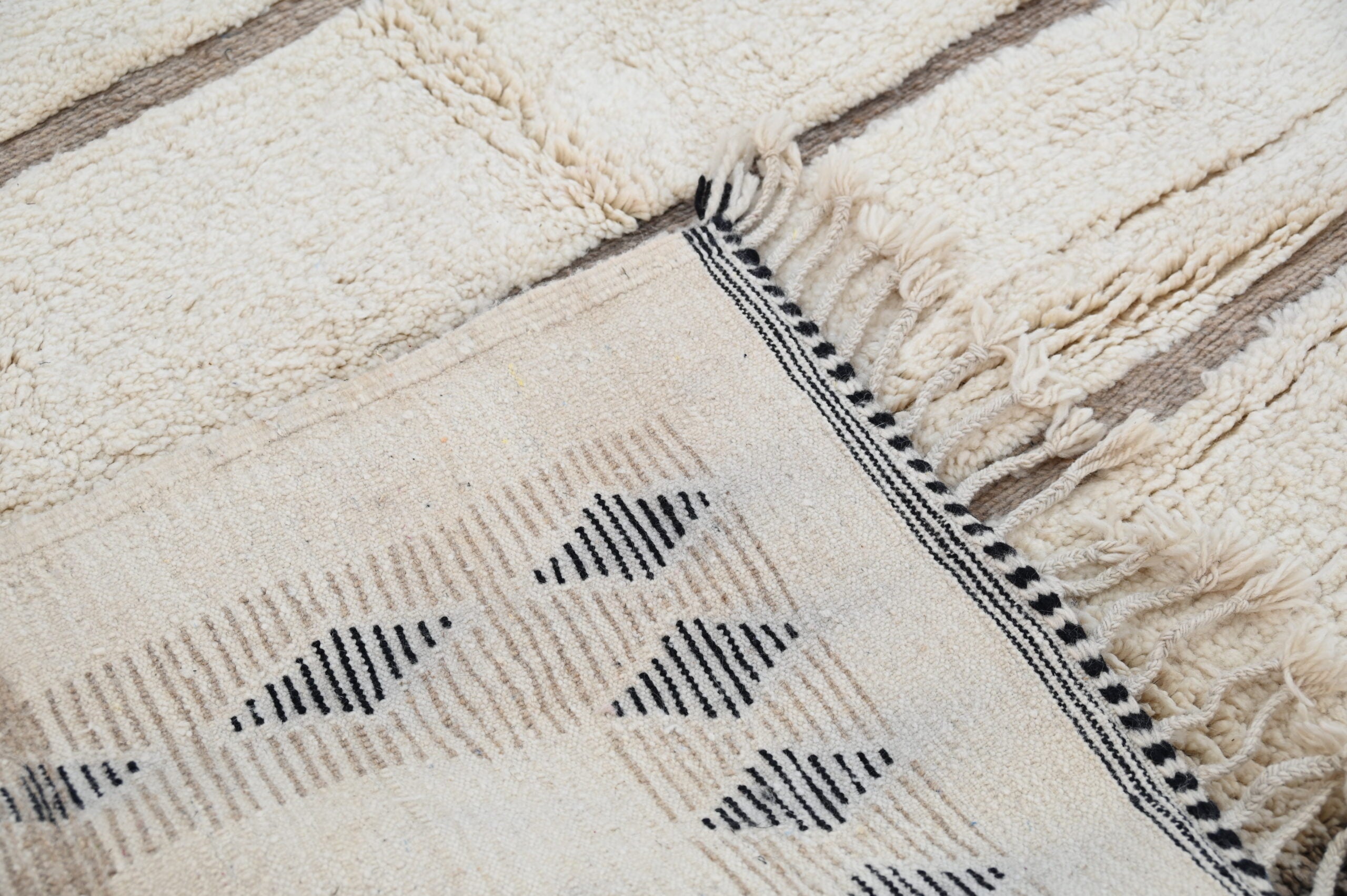 DecorBites™ Moroccan Handmade Traditional Beni Ouarain Rug 303 X 196 Cm