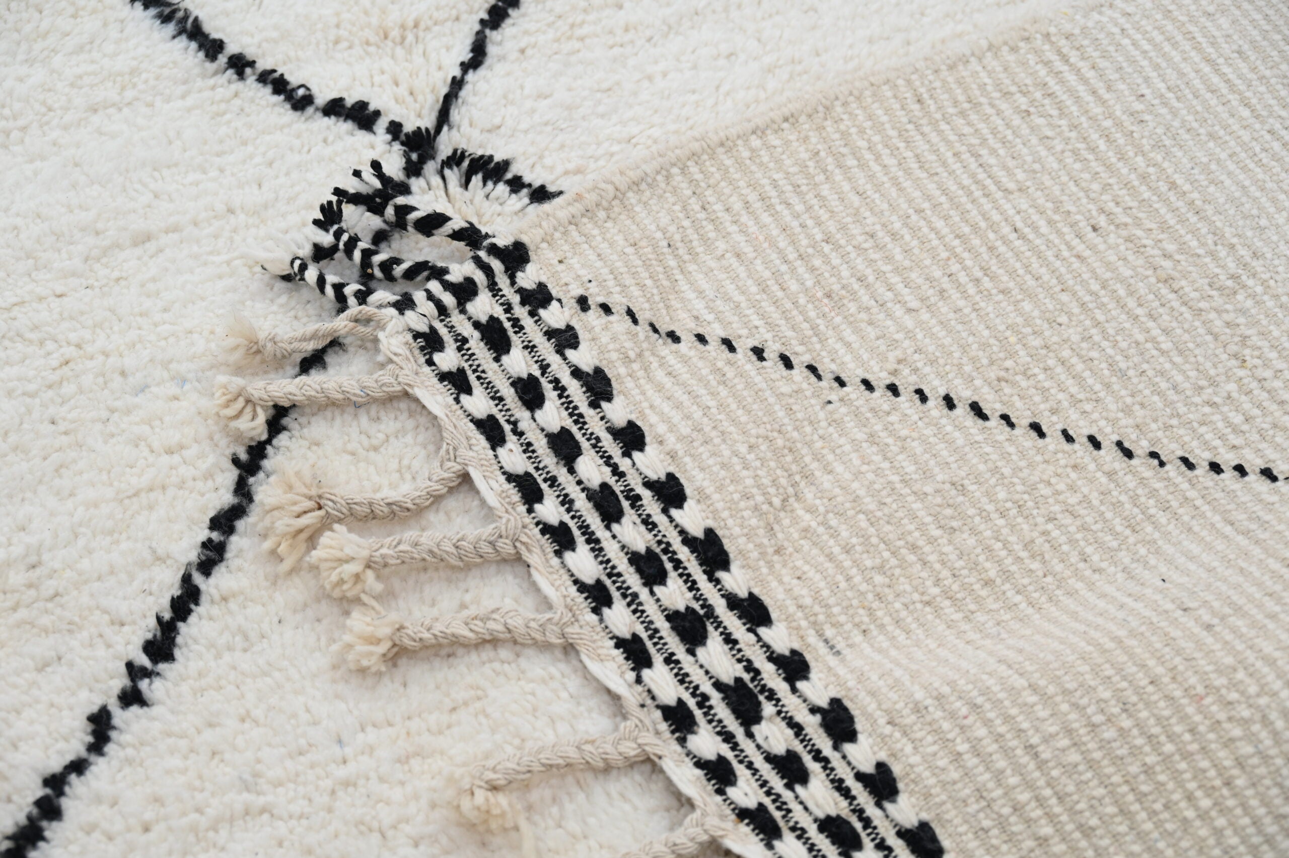 DecorBites™ Moroccan Handmade Traditional Beni Ouarain Rug 309 X 204 Cm