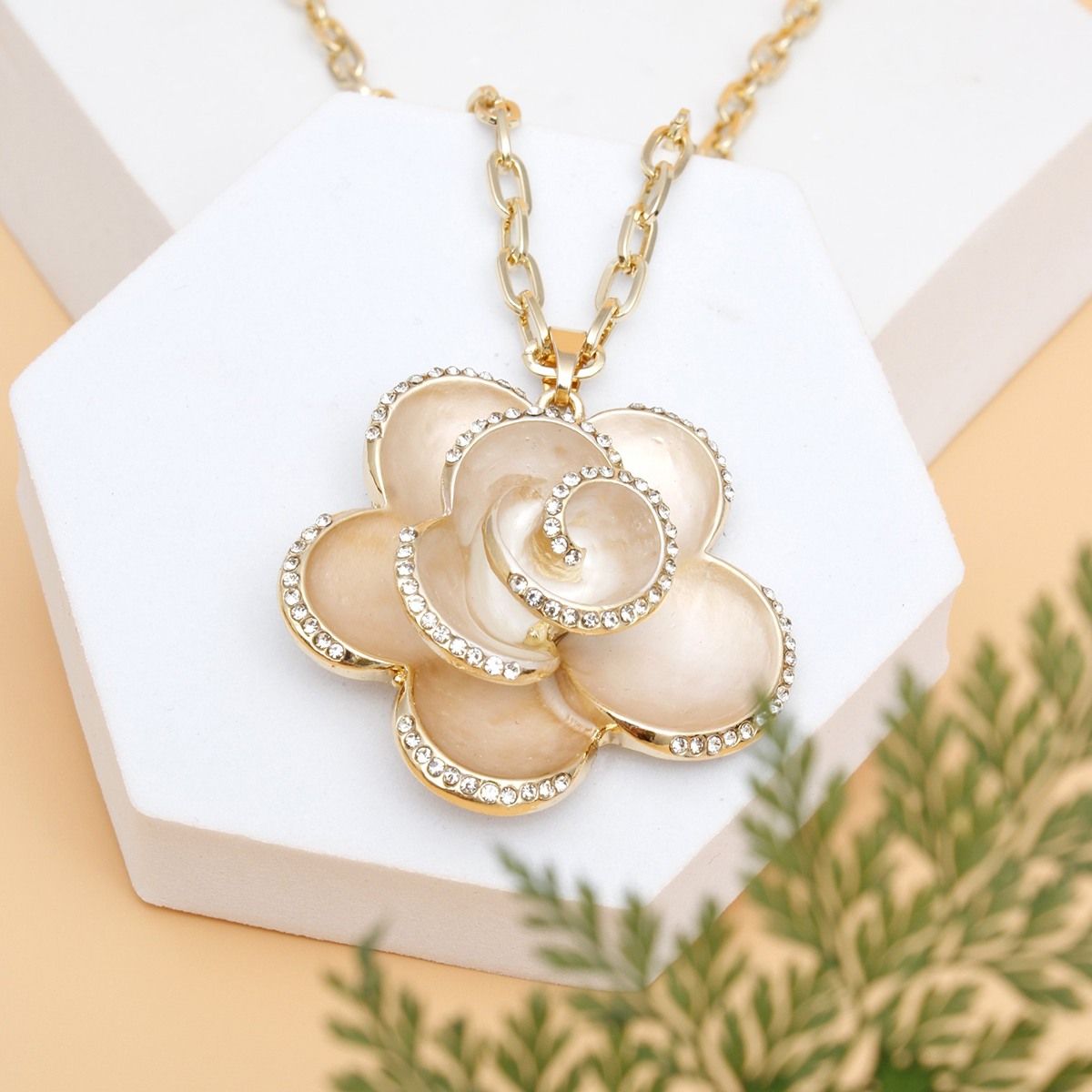 3D Rose Gold Pendant Necklace Chain Set for Women Stylish Chic Jewelry