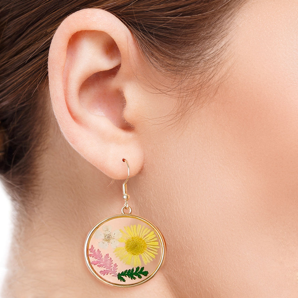 Dried Flower Round Gold Earrings – Stylish Statement Jewelry